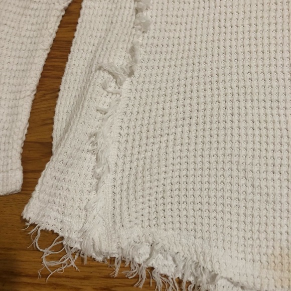 White open shoulder sweater - Picture 2 of 3